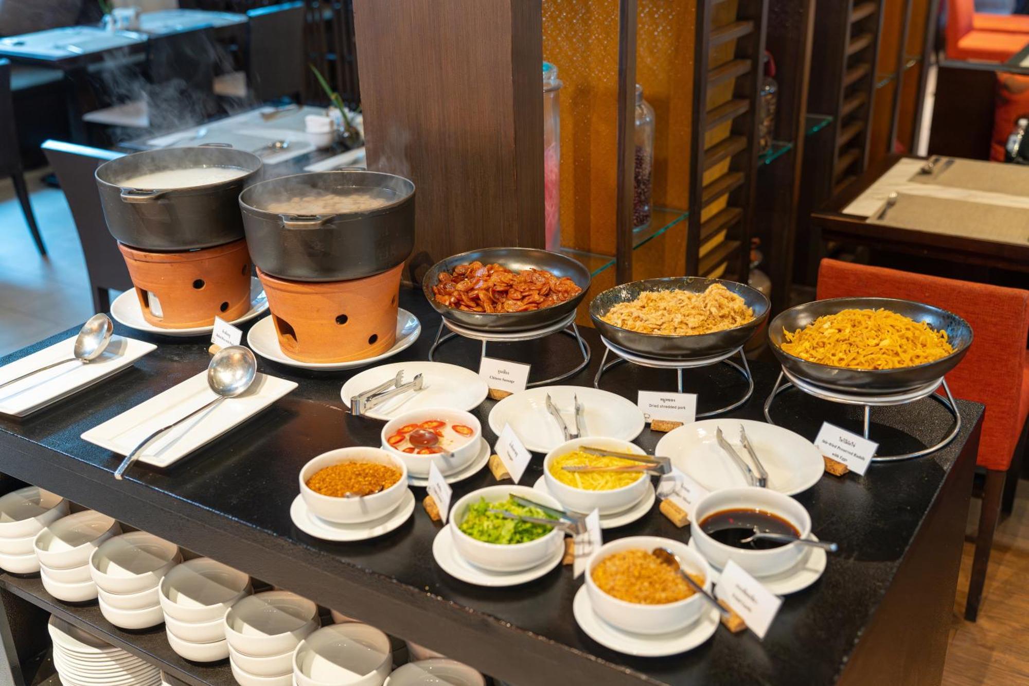 Avani Khon Kaen Hotel & Convention Centre Экстерьер фото
